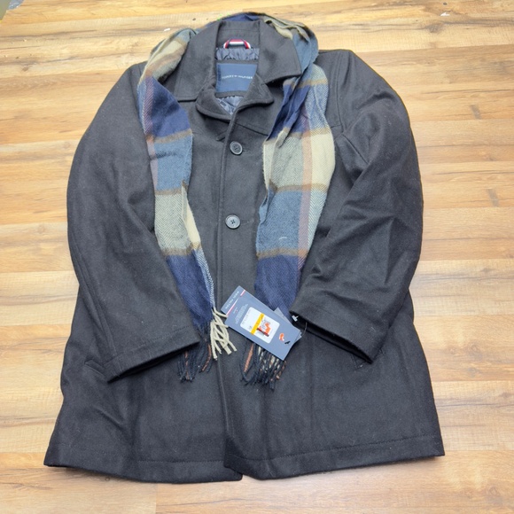 Tommy Hilfiger Men's size S Wool blend Coat with Detachable Scarf - Picture 2 of 7